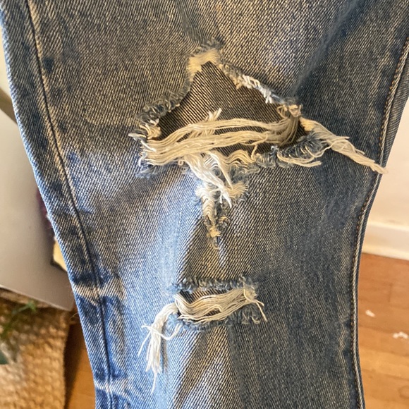 Levis distressed jeans - size 32 never worn - Picture 7 of 8